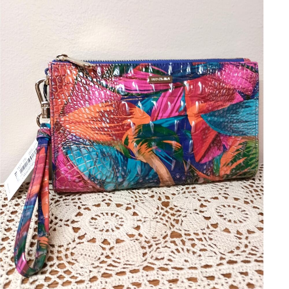 NWT Brahmin Melbourne DAISY Wristlet Clutch in LUSH